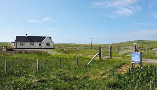 MACHAIR COTTAGE, pet friendly, with a garden in Lochmaddy, North Uist