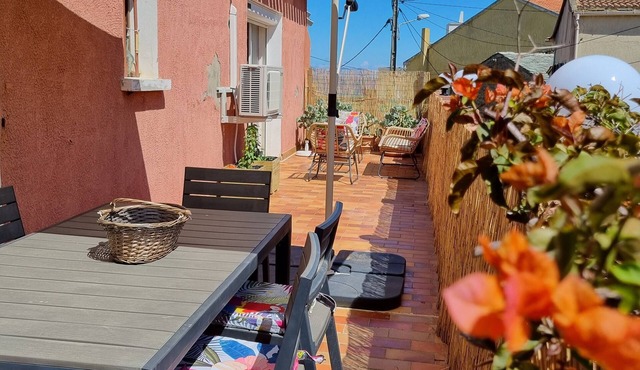 Macinaggio apartment 100m2, 2 terraces, 3 bedrooms close to shops and sea.