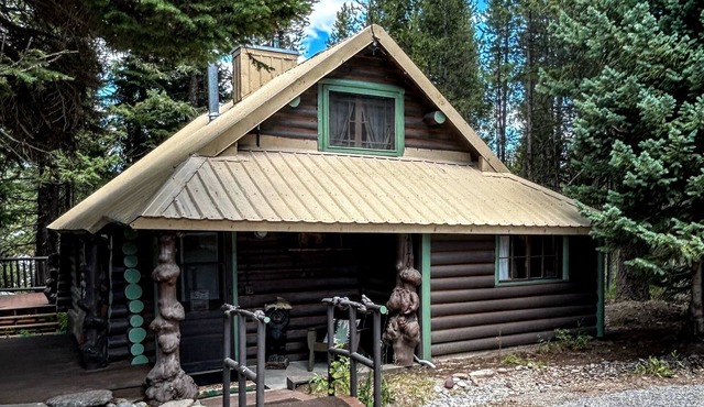 MACK'S INN area-walk to the river & restraunts!Just 23 miles to WEST YELLOWSTONE