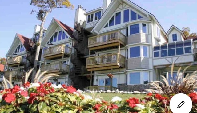 Mackinac island Lovely charming studio w/balcony!