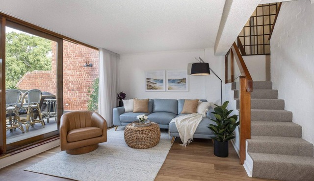 MACKINNON ON THE PARADE an unbelievable location