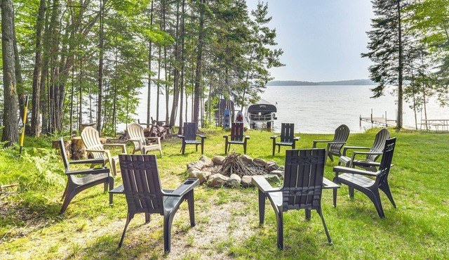 MacLeod Landing - Lakefront Cabin with Boat Dock + Full Gym + Game Room