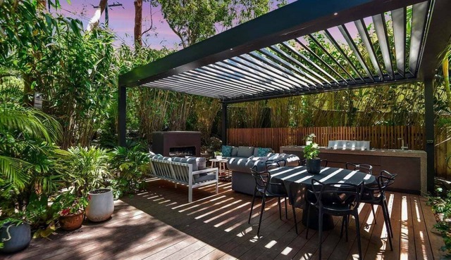 Macmasters Coastal Luxe – Walk to the Beach