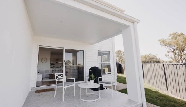 Macquarie - Sleek & Stylish, Countryside Views