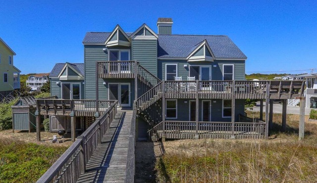 MacWater Beach House - Classic 5 BR Oceanfront home in Southern Shores