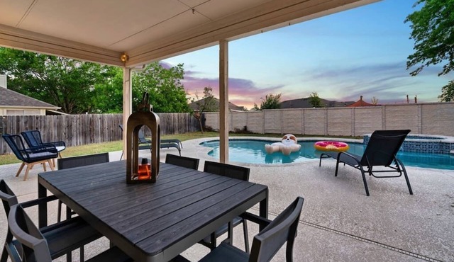 Mad Hatter Haven: Heated Pool & Playroom!