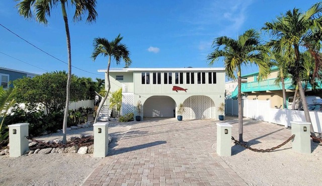 Mad Mahi Canal with pool. This is a pet friendly home. A pet fee and approval of your pet is required.