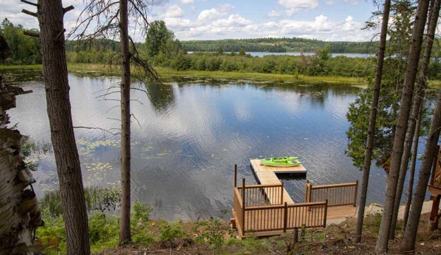 Madawaska Memories- 4BR Waterfront Cottage with Hot Tub and Unlimited Wi-Fi