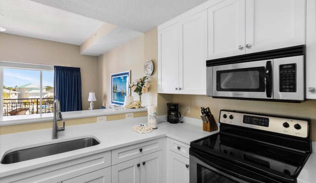 🌅 Madeira Bay Resort #301 – Scenic One-Bedroom Retreat with Marina Views & Pet-Friendly Comfort