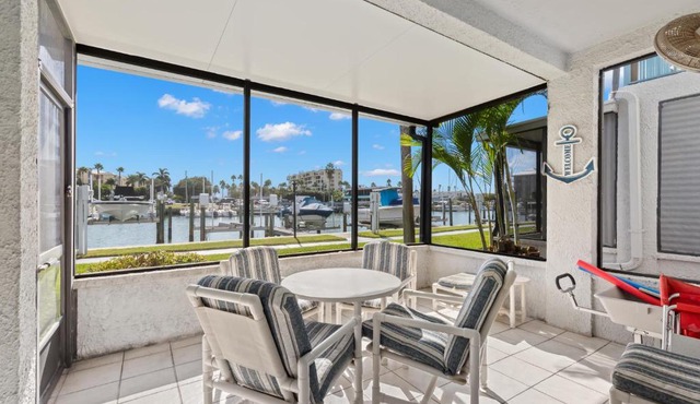 Madeira Beach Yacht Club 275A, 2 Bedrooms, Pool Access, WiFi, Sleeps 4