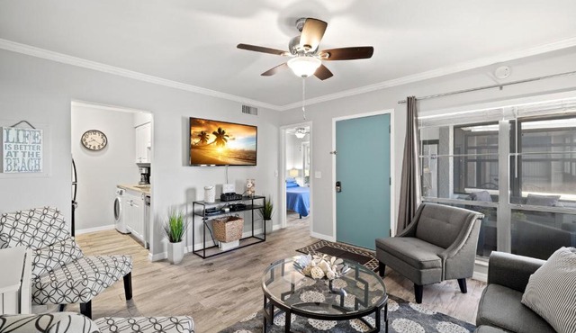 Madeira Beach Yacht Club 155B, 1 Bedroom, Sleeps 4, Heated Pool, Sauna, Pier