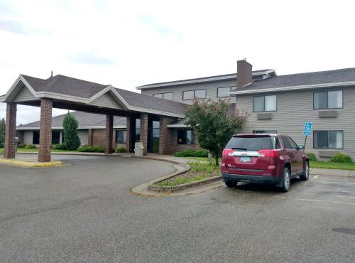 Madelia Hotel & Suites