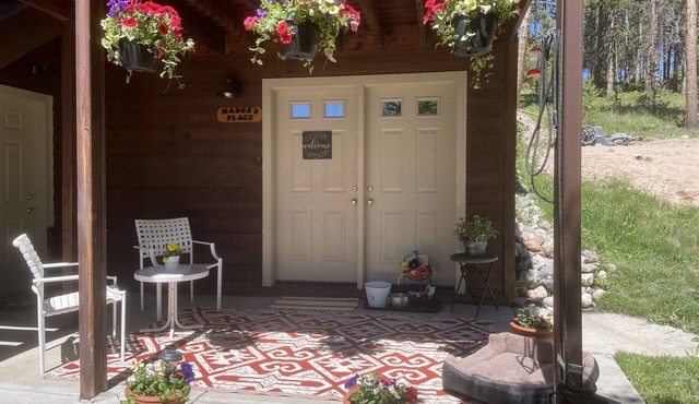 Madge’s Studio - Pets Welcome