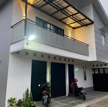 Madina Monochrome Homestay SYARIAH