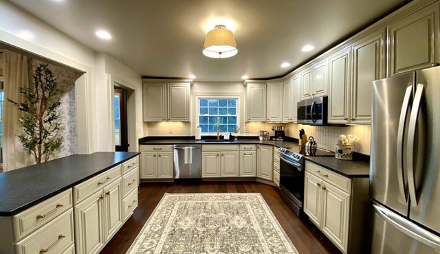 Madison Estate · Madison Farmhouse: Lake, Wineries & Family Fun