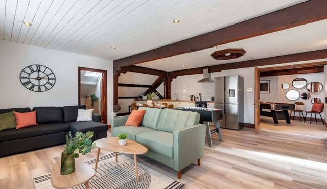 Madison House - Converted Church 5 Bed Pontypool