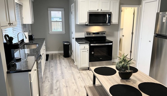 Madison on the Lake Home with Lake Erie views & Pool in Wine Country!