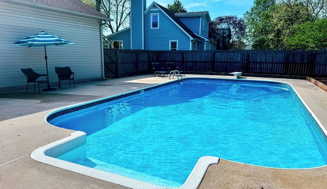 Madison Poolside Parlour