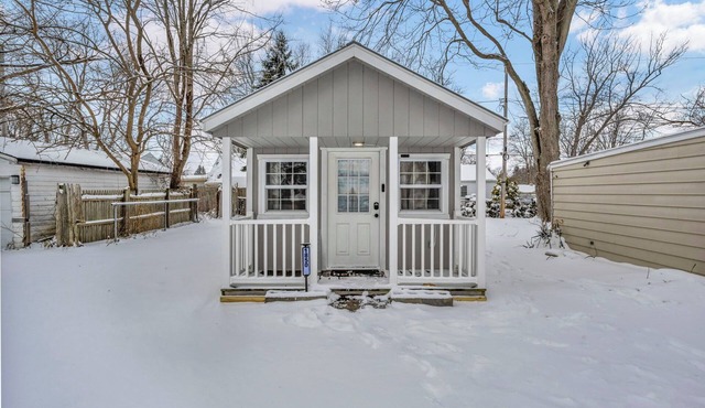 Madison's Lakeside Tiny Home Dream Getaway!