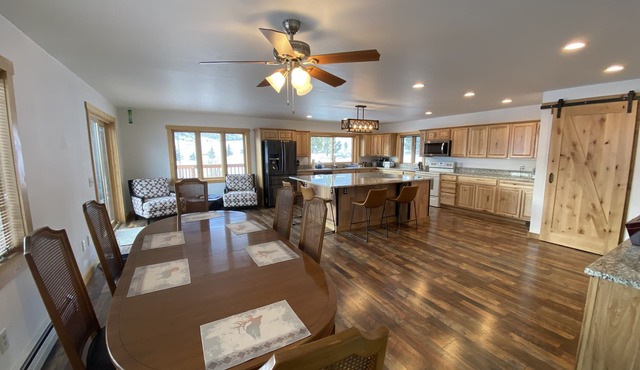 Madison Valley View-Ideal Kitchen-Pet Friendly