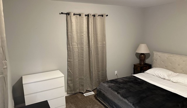 Madisons place, a newly remodeled duplex is 5 mins away from OSF and Carle hospn