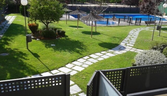 Madrid - Amazing flat with garden, paddle tennis court and swimming pool