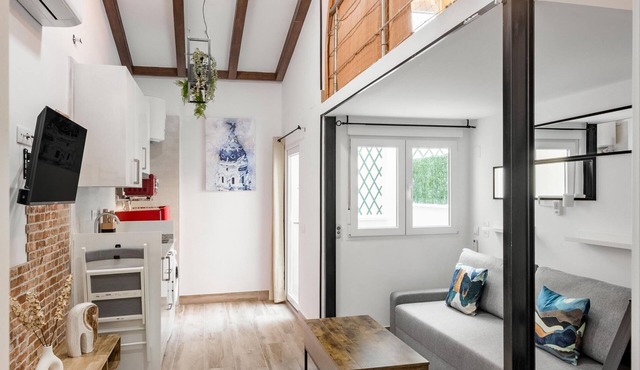Madrid VIllaverde IV - Studio with patio and AC