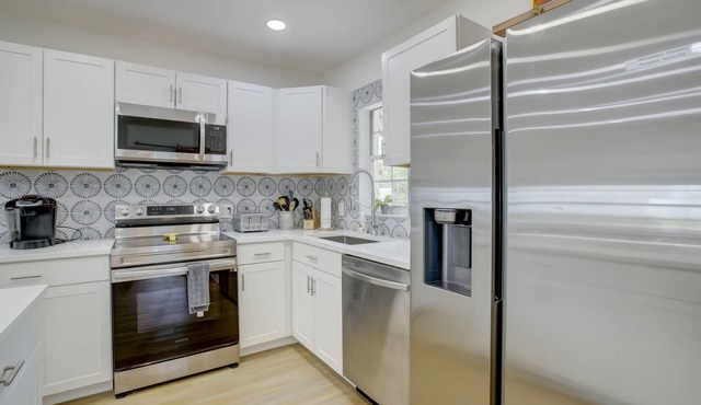 Madrina's Cozy 3BR-1BA Spacious Backyard
