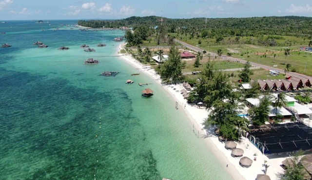 Madu Tiga Beach & Resort