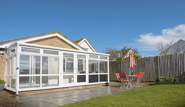 Mae's Lodge - Your Home Away From Home