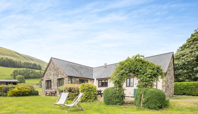 Maes Mihangel - Four Bedroom House, Sleeps 10