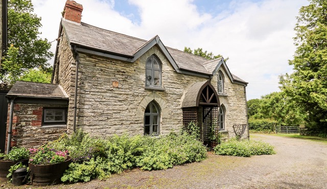 MAESGWYN, pet friendly, character holiday cottage in Cardigan