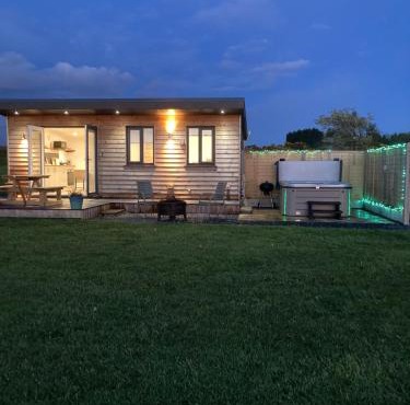 MAESLLAN CABINS - 'Golwg Y Mor'