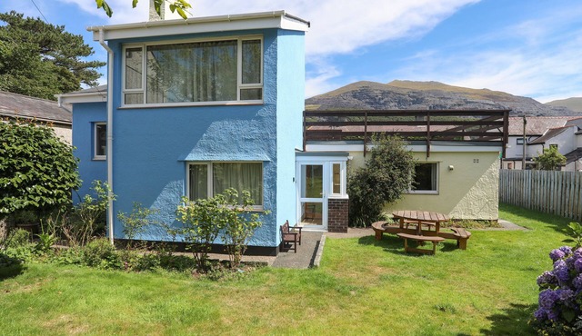 MAESTEG - LLANBERIS, pet friendly, with open fire in Llanberis