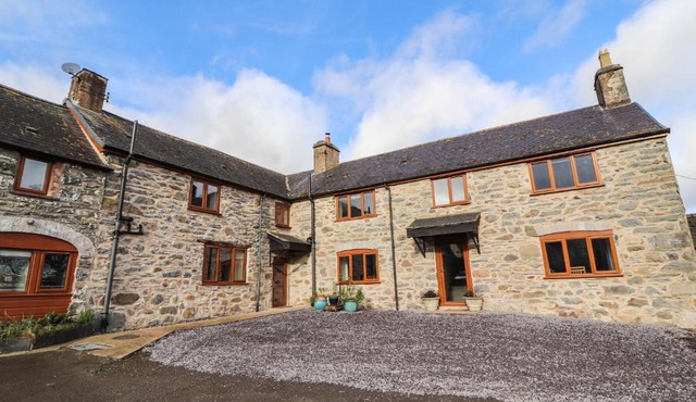 Maestyddyn Farm House