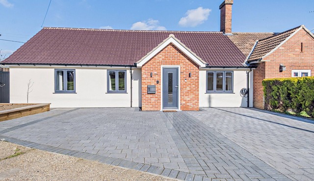 Magalow - Three Bedroom House, Sleeps 6