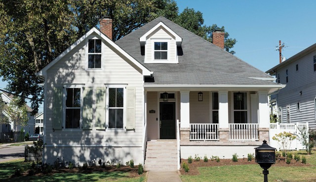 Magazine Featured 1890s Home, 8min-DT, Pets, Yard