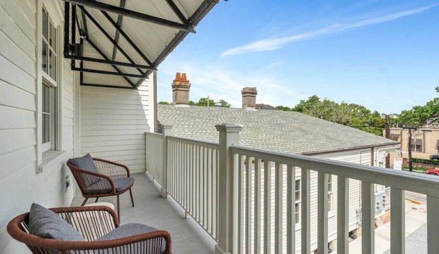 Magazine St. Retreat | Outdoor Balcony + Parking