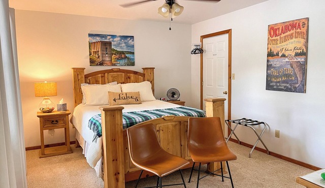 Maggie May Nostalgic Cabin @ Tenkiller - 2 minutes to boat ramp & state park!