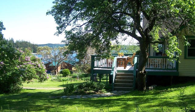 Maggie's Manor: STARTING AT $199 1-4 Bedroom Waterfront Island Home. View!View!