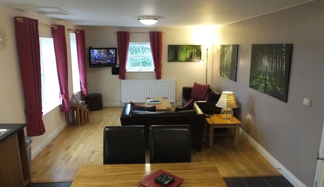 Maggie's Mews spacious self-catering holiday cottage, lovely views, pets welcome