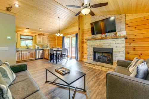 Maggie Valley Cabin 4 Mi to Cataloochee Ski Area!