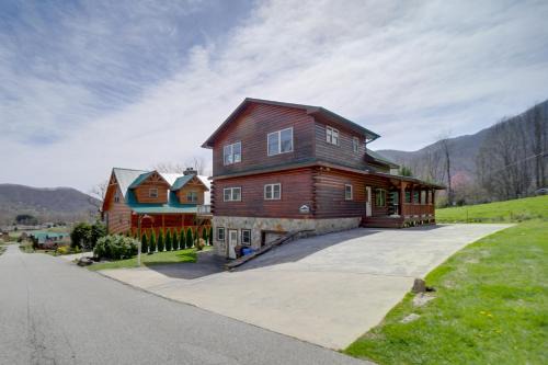 Maggie Valley Cabin with Private Hot Tub and Game Room