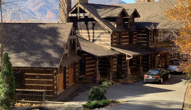 Maggie Valley Golf Club Home, sleeps 20. Ski Area 5-10 min away!
