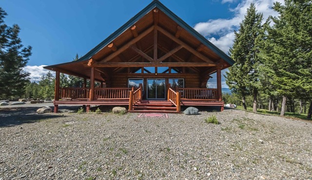 Maggie’s Cabin - Enjoy a Slice of Paradise in Rexford, Montana!
