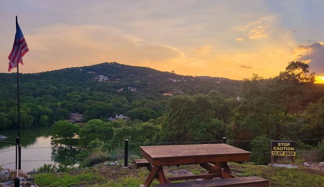 Magic Cottage Overlooking Lake Austin