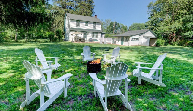 Magic Escape 4 BR Spacious Fully Fenced Backyard with Sauna