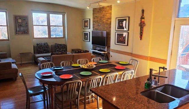 Magic Factory Loft 2East 4 Bd/3 Ba Families Groups