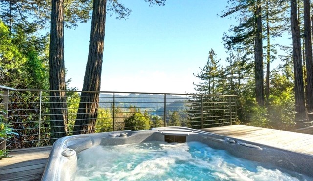 Magic Madrone~Magical & Inviting Retreat w/Stunning Valley Views! HtTb/WiFi