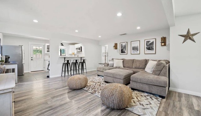 Magic Mountain 4 Bedroom 3 Bath Escape Modern Home